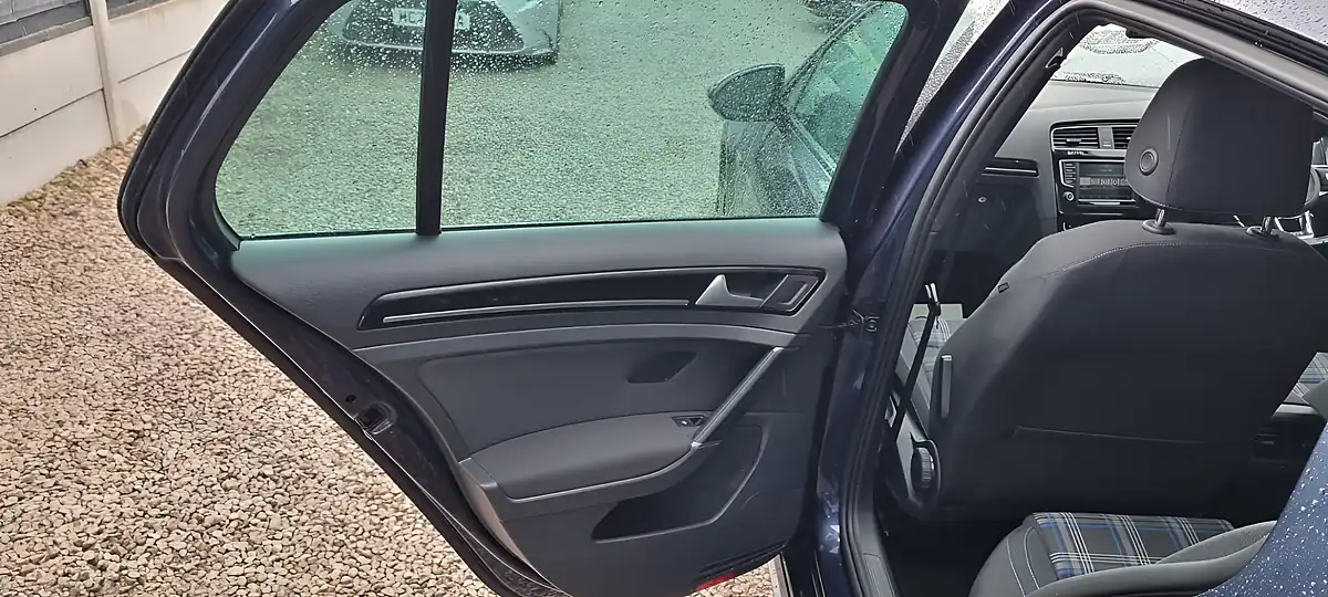Used 2015 Volkswagen Golf Gte Blue - Interior and Exterior details 16
