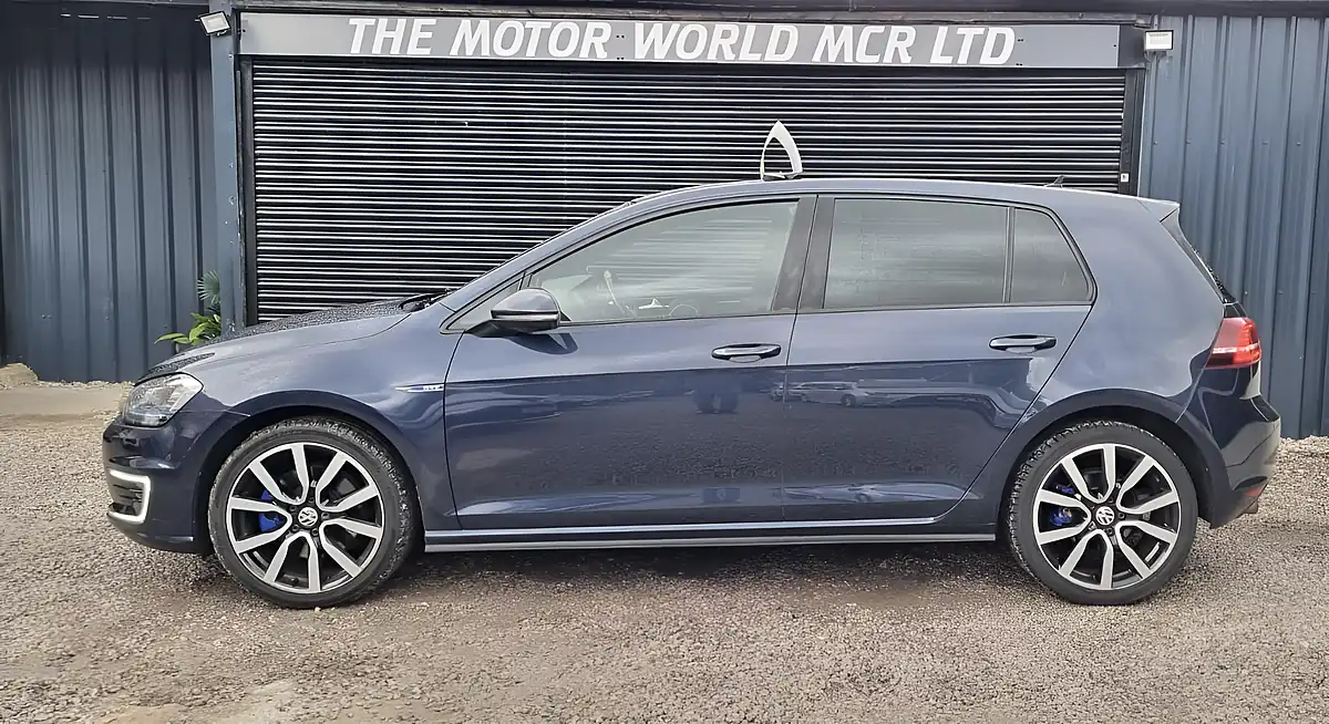 Used 2015 Volkswagen Golf Gte Blue - Interior and Exterior details 7