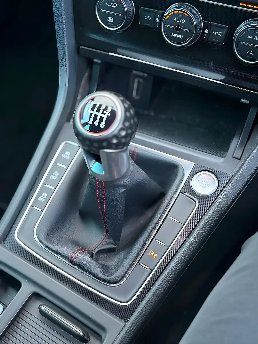 Used 2015 Volkswagen Golf GTI Bluemotion Tech Silver - Interior and Exterior details 18