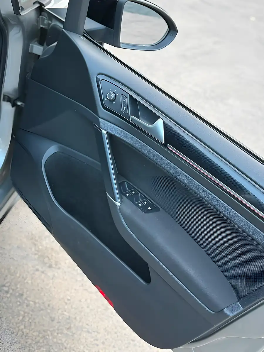 Used 2015 Volkswagen Golf GTI Bluemotion Tech Silver - Interior and Exterior details 20