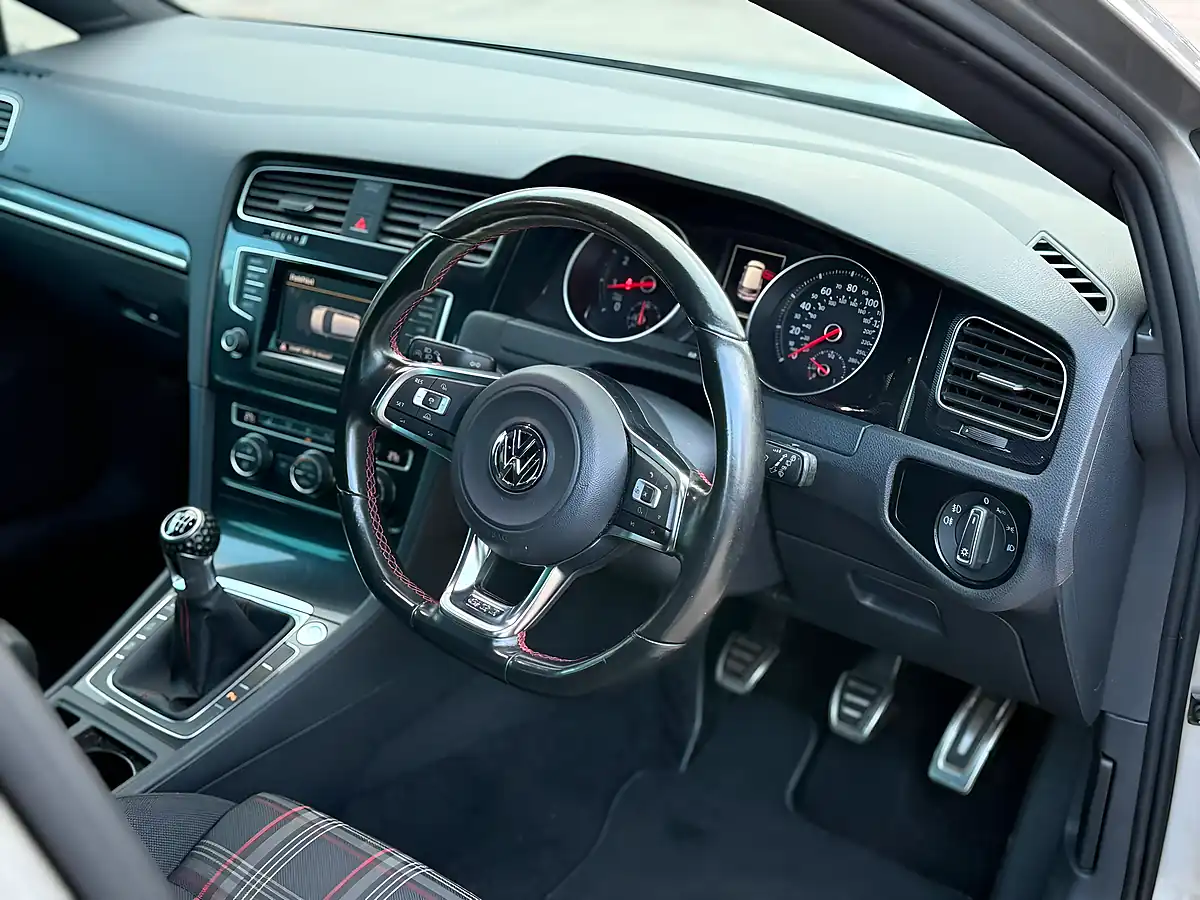 Used 2015 Volkswagen Golf GTI Bluemotion Tech Silver - Interior and Exterior details 7