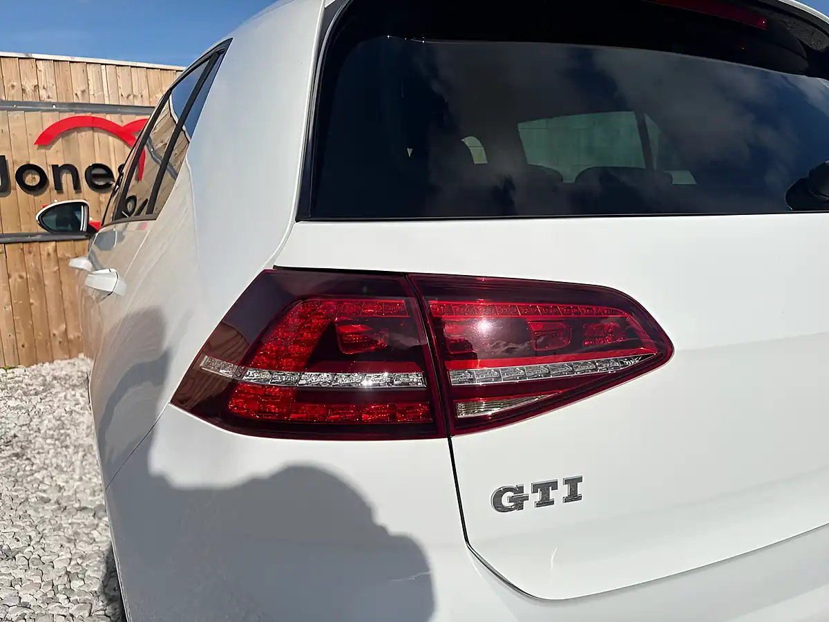 Used 2015 Volkswagen Golf GTI Bluemotion Tech White - Interior and Exterior details 11
