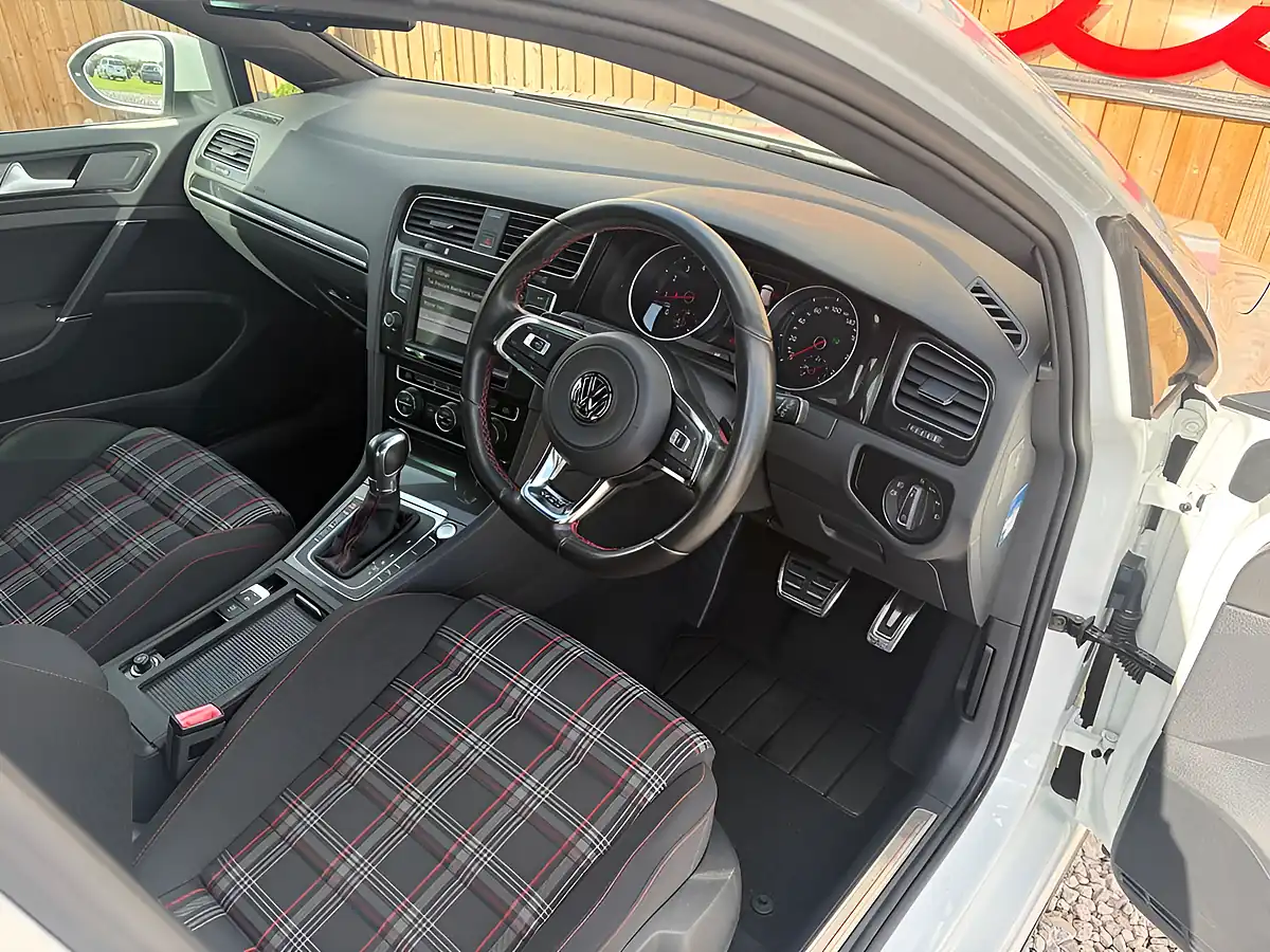 Used 2015 Volkswagen Golf GTI Bluemotion Tech White - Interior and Exterior details 12
