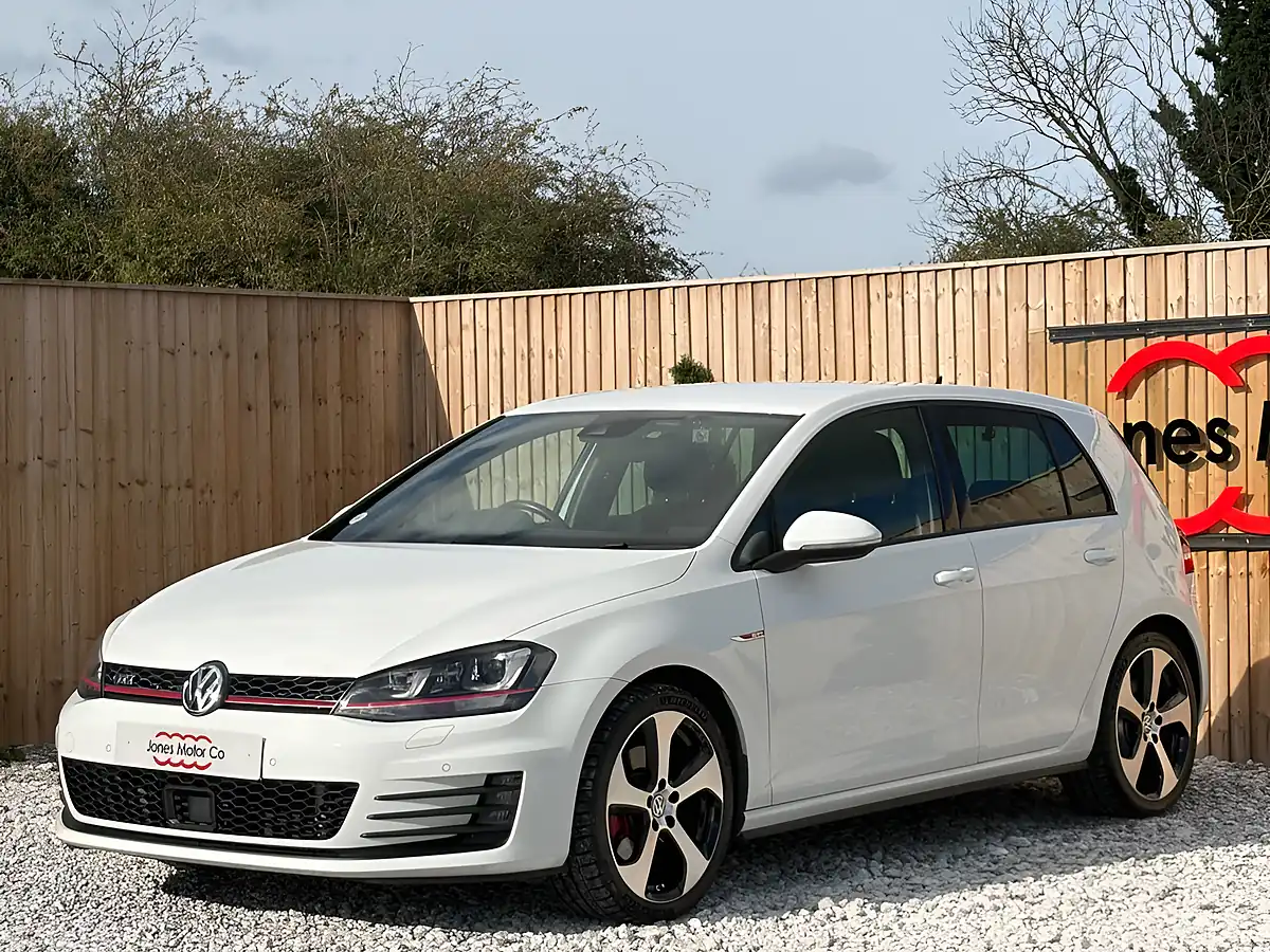 Used 2015 Volkswagen Golf GTI Bluemotion Tech White - Interior and Exterior details 3