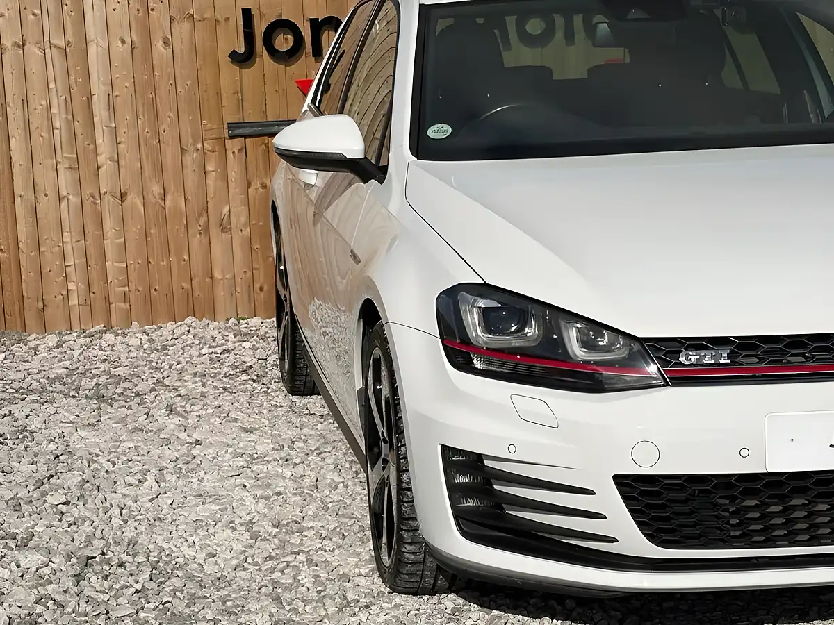 Used 2015 Volkswagen Golf GTI Bluemotion Tech White - Interior and Exterior details 6