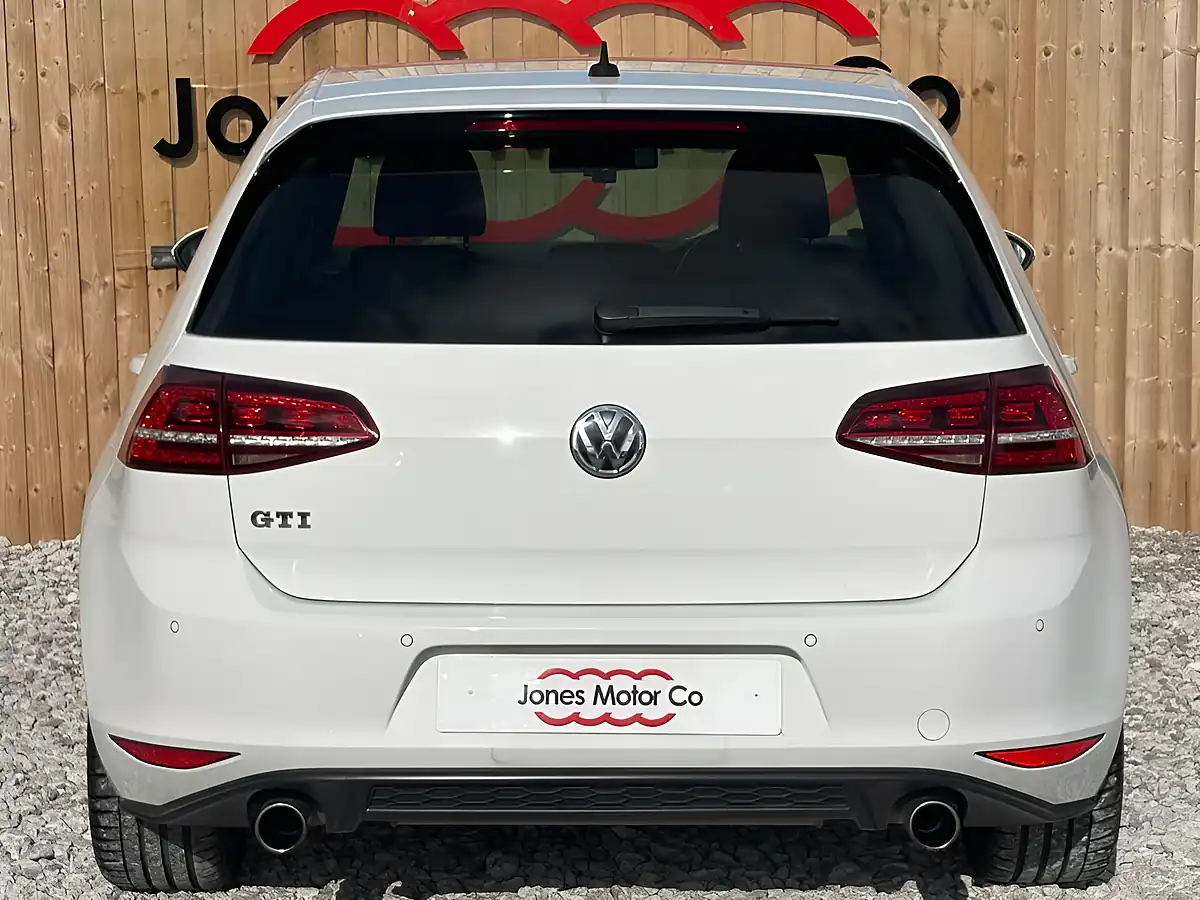 Used 2015 Volkswagen Golf GTI Bluemotion Tech White - Interior and Exterior details 9