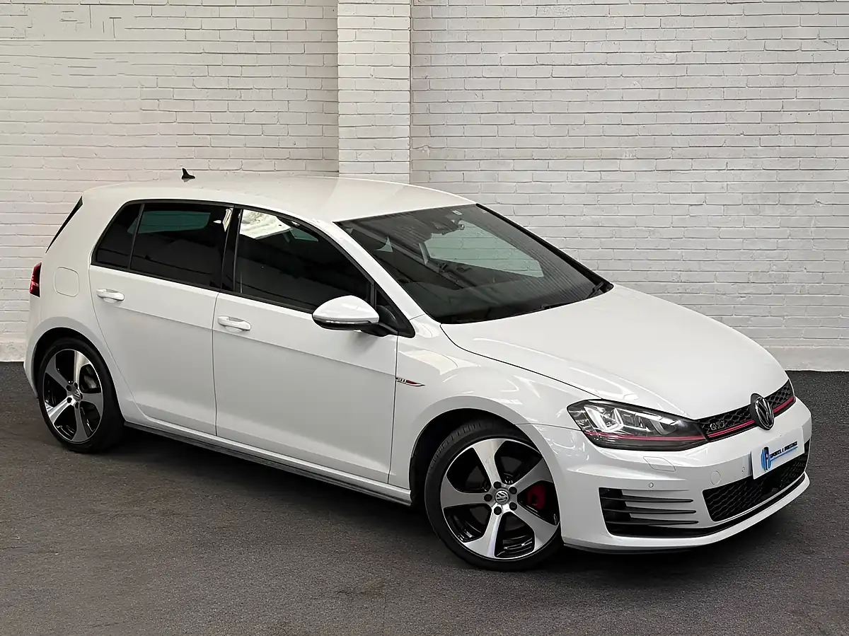 Used 2015 Volkswagen Golf GTI White - Front View