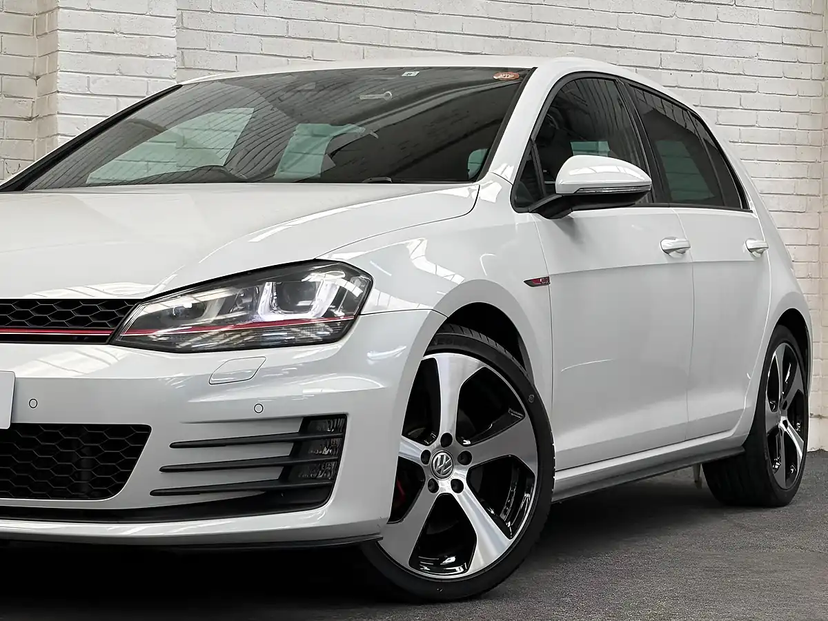 Used 2015 Volkswagen Golf GTI White - Interior and Exterior details 5