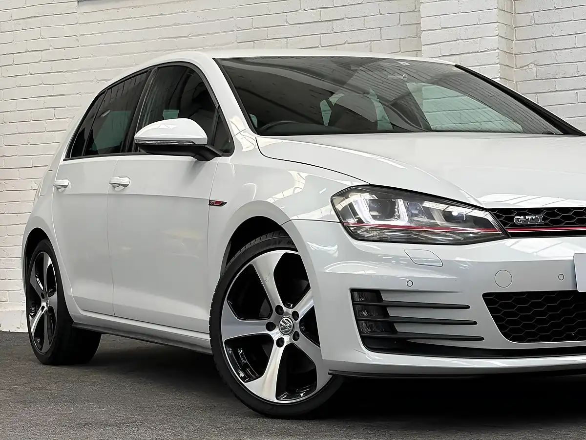 Used 2015 Volkswagen Golf GTI White - Interior and Exterior details 7