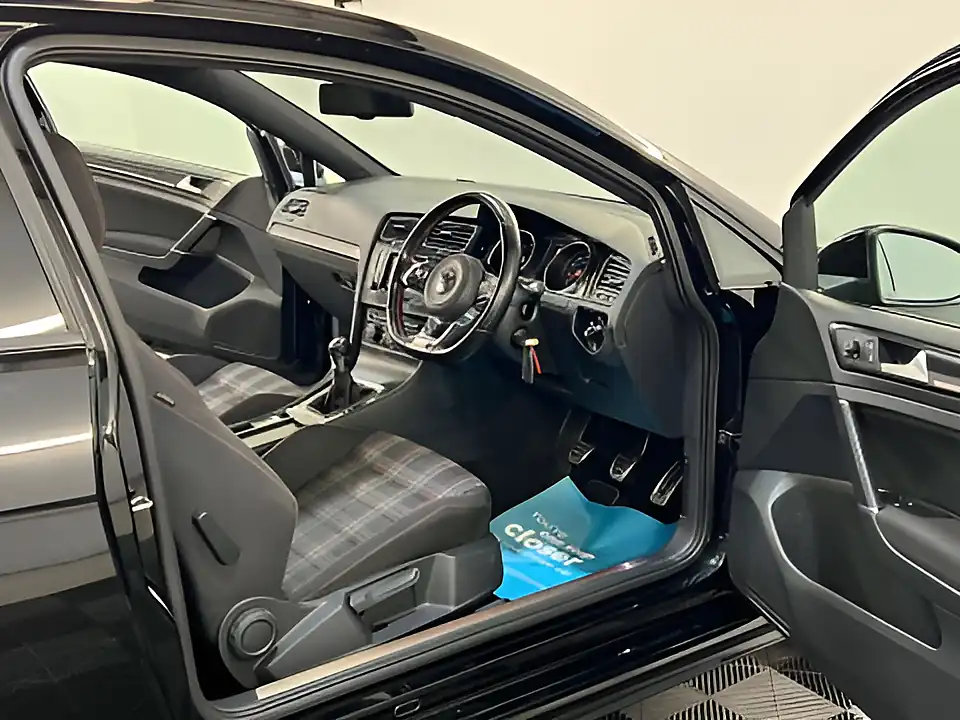 Used 2015 Volkswagen Golf Launch Black - Interior and Exterior details 11