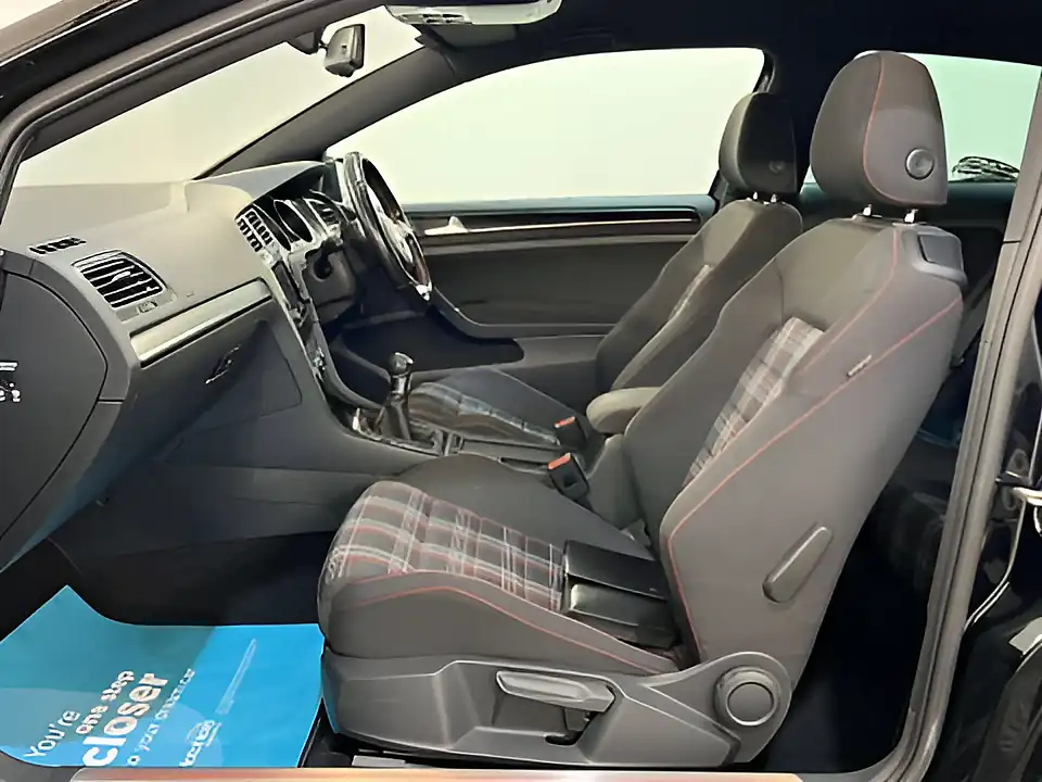 Used 2015 Volkswagen Golf Launch Black - Interior and Exterior details 17