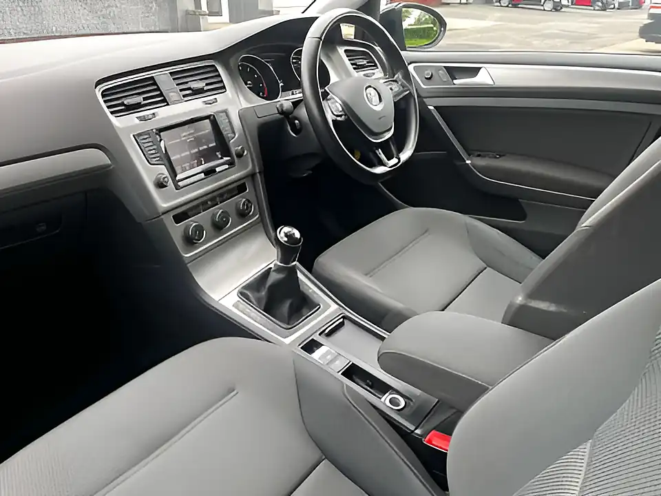 Used 2015 Volkswagen Golf Match Black - Interior and Exterior details 14