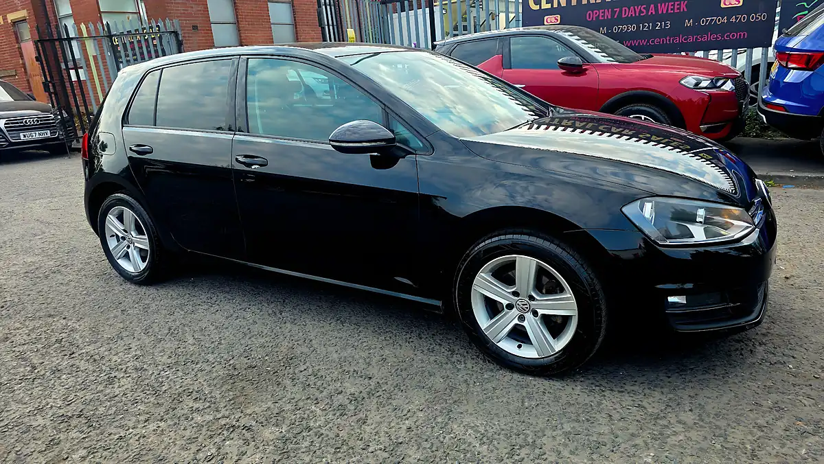 Used 2015 Volkswagen Golf Match Black - Front View