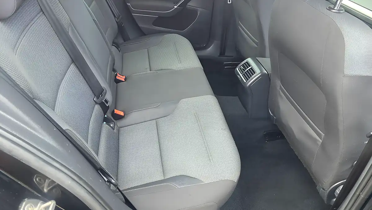 Used 2015 Volkswagen Golf Match Black - Interior and Exterior details 16