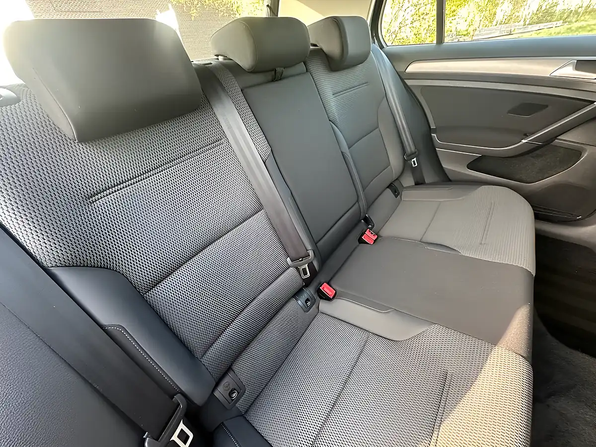 Used 2015 Volkswagen Golf Match Black - Interior and Exterior details 17