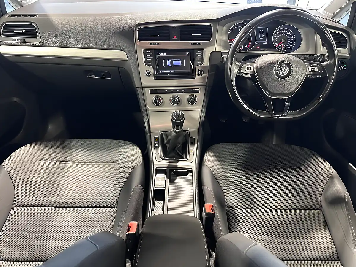 Used 2015 Volkswagen Golf Match Blue - Interior and Exterior details 10