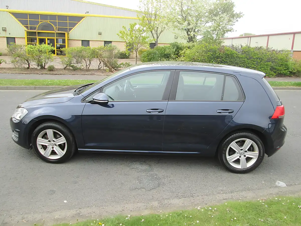 Used 2015 Volkswagen Golf Match Blue - Interior and Exterior details 2