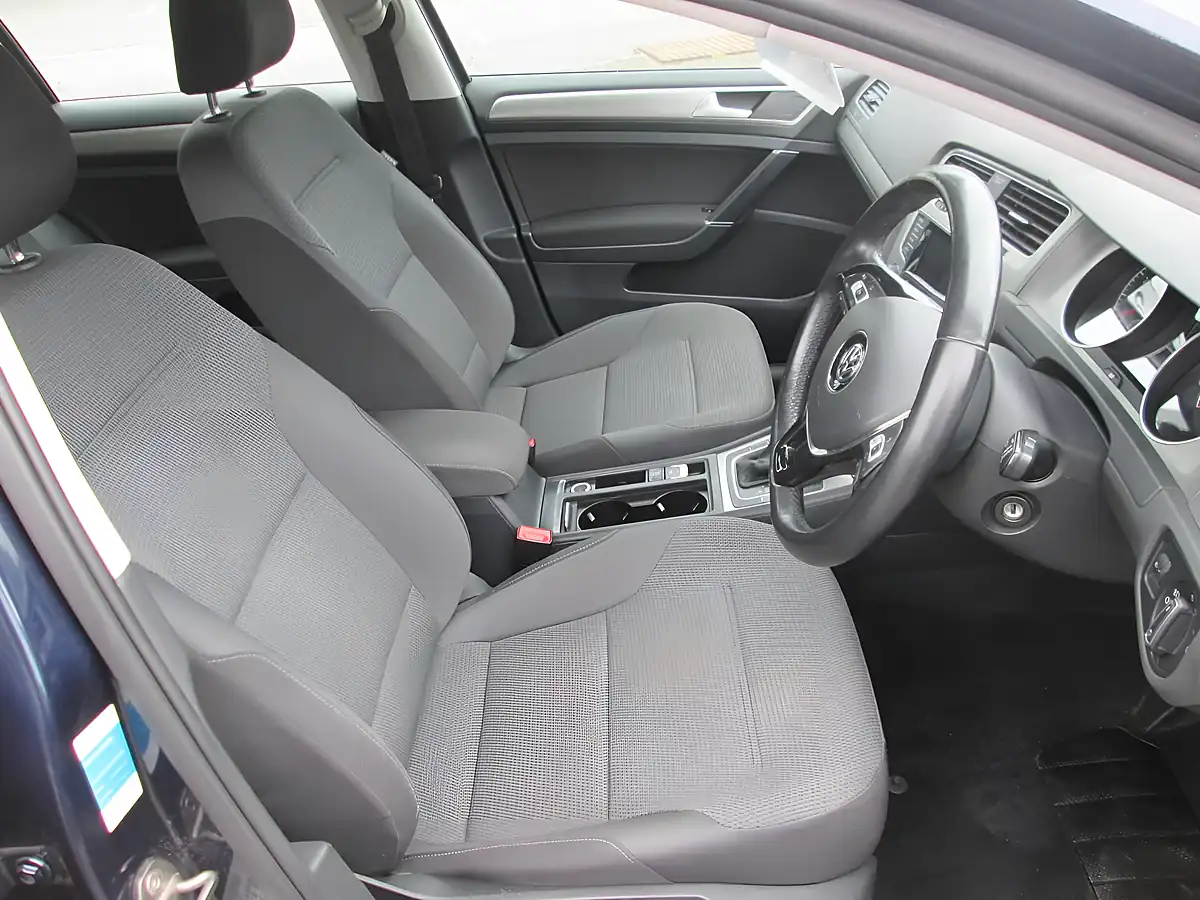 Used 2015 Volkswagen Golf Match Blue - Interior and Exterior details 6