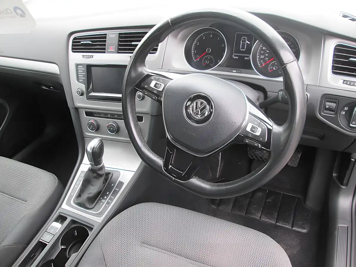 Used 2015 Volkswagen Golf Match Blue - Interior and Exterior details 7