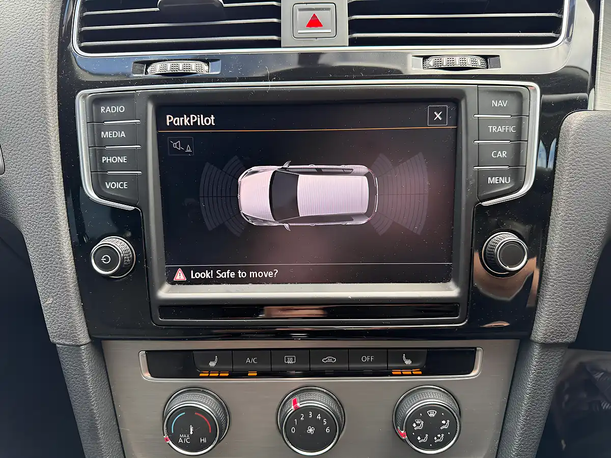 Used 2015 Volkswagen Golf Match Blue - Interior and Exterior details 13