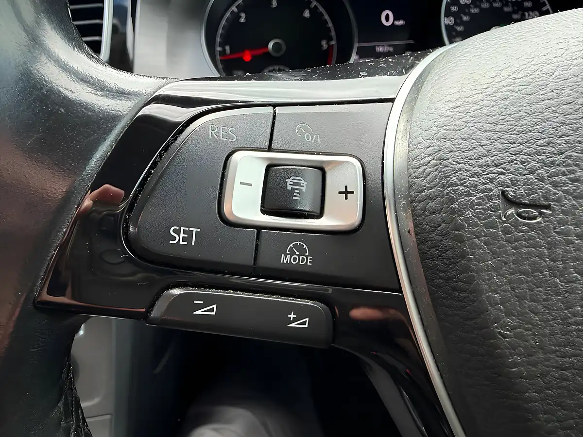 Used 2015 Volkswagen Golf Match Blue - Interior and Exterior details 16