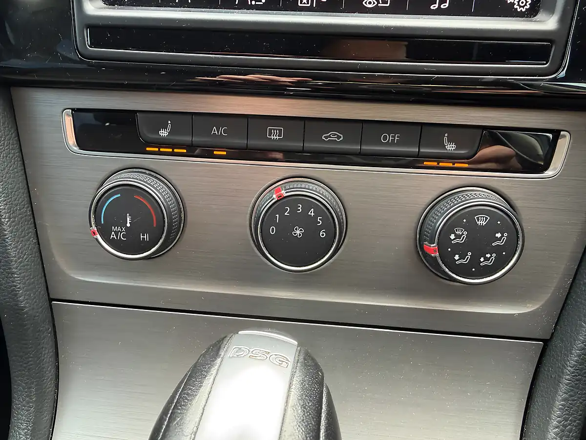 Used 2015 Volkswagen Golf Match Blue - Interior and Exterior details 18