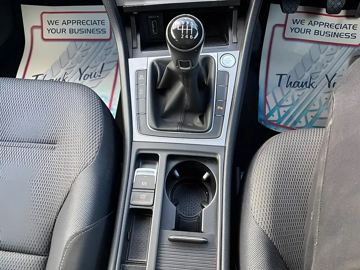 Used 2015 Volkswagen Golf Match Blue - Interior and Exterior details 15