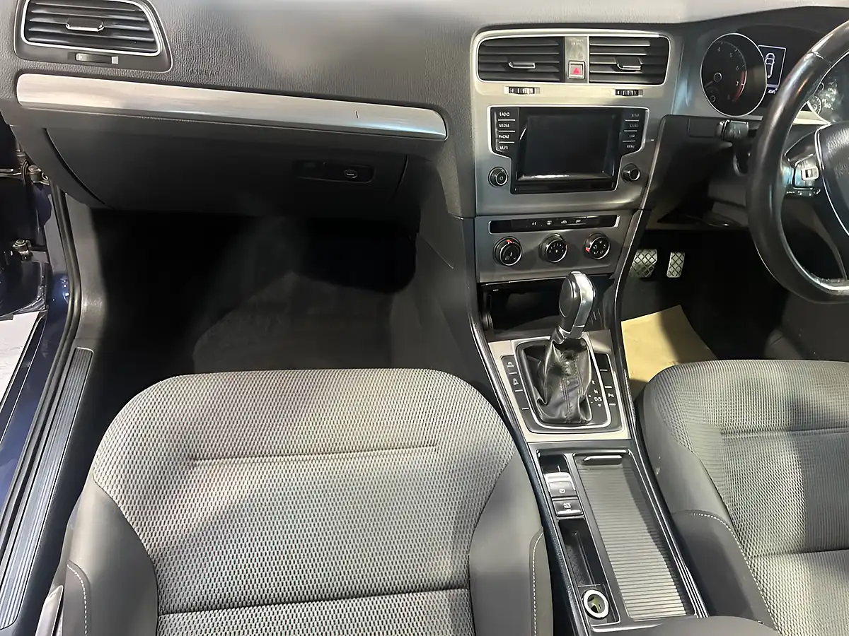 Used 2015 Volkswagen Golf Match Blue - Interior and Exterior details 15