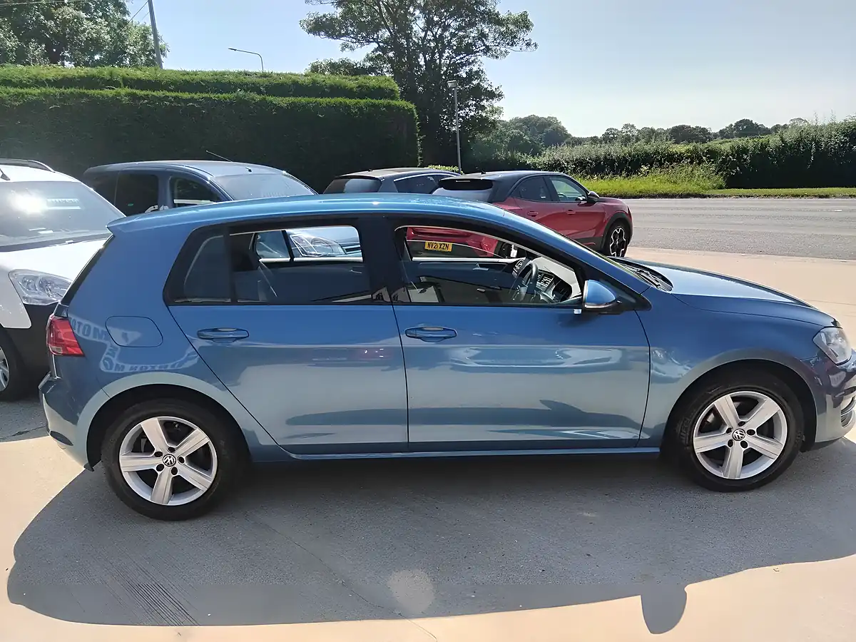 Used 2015 Volkswagen Golf Match Blue - Interior and Exterior details 11