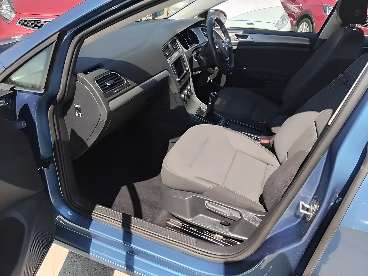 Used 2015 Volkswagen Golf Match Blue - Interior and Exterior details 16