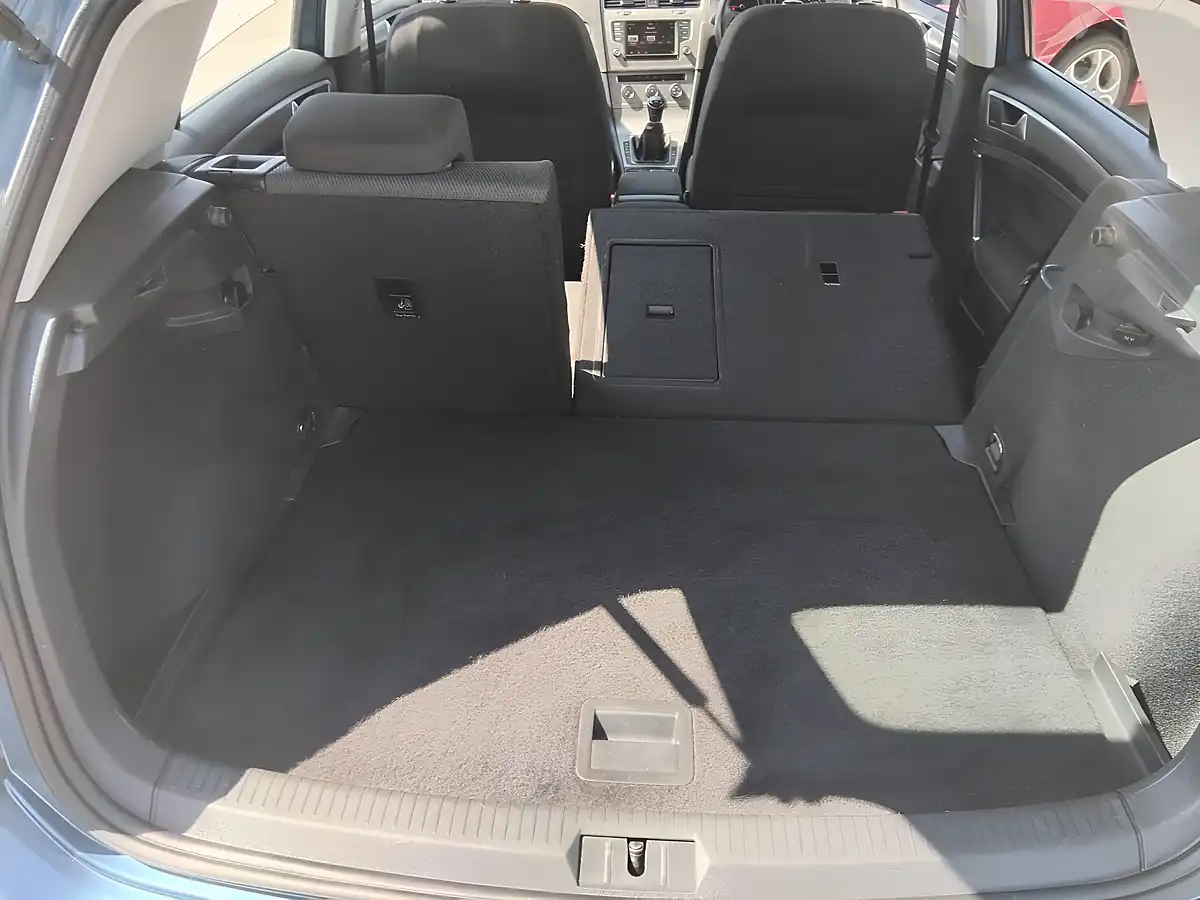 Used 2015 Volkswagen Golf Match Blue - Interior and Exterior details 18
