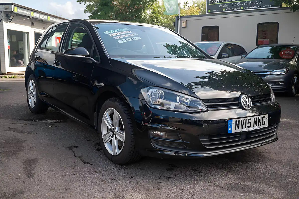 Used 2015 Volkswagen Golf Match Bluemotion Tech Deep Black Pearl - Interior and Exterior details 10