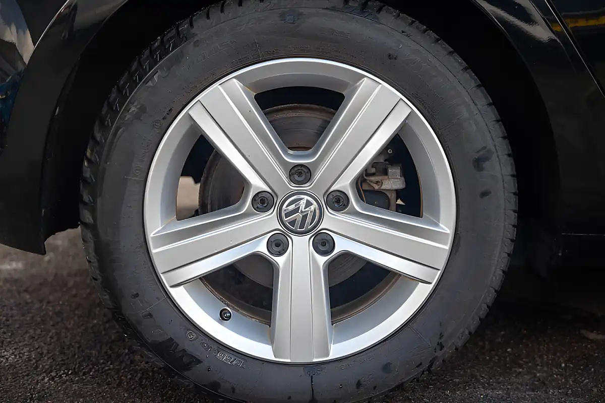 Used 2015 Volkswagen Golf Match Bluemotion Tech Deep Black Pearl - Interior and Exterior details 13