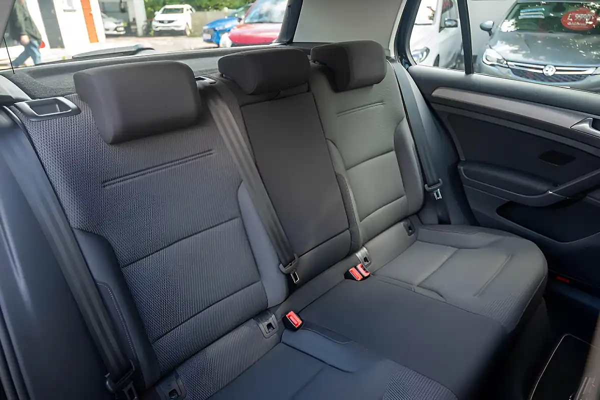 Used 2015 Volkswagen Golf Match Bluemotion Tech Deep Black Pearl - Interior and Exterior details 15