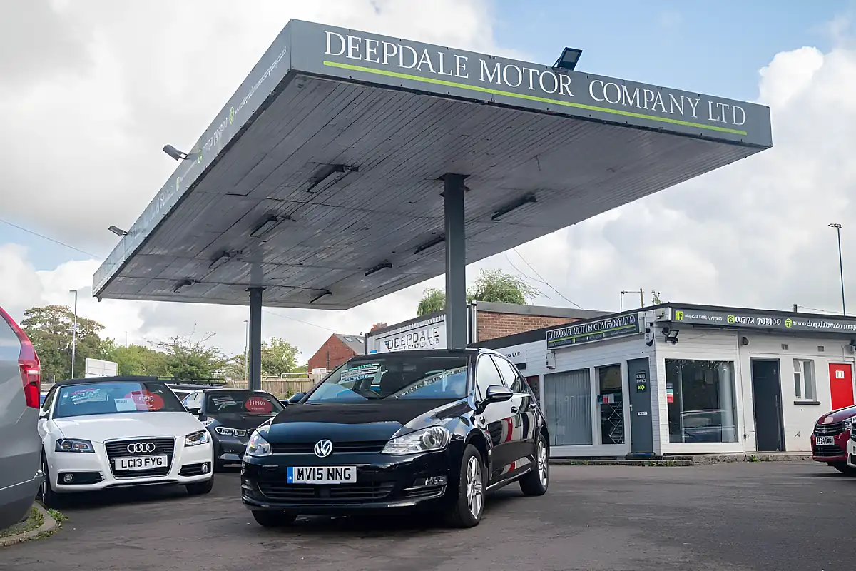 Used 2015 Volkswagen Golf Match Bluemotion Tech Deep Black Pearl - Interior and Exterior details 18
