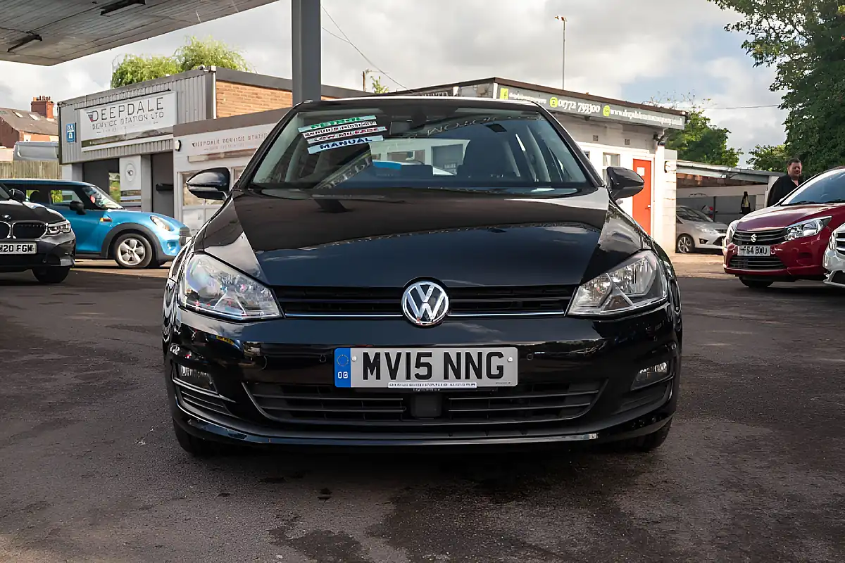 Used 2015 Volkswagen Golf Match Bluemotion Tech Deep Black Pearl - Interior and Exterior details 3