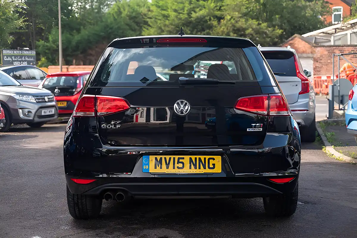 Used 2015 Volkswagen Golf Match Bluemotion Tech Deep Black Pearl - Interior and Exterior details 7