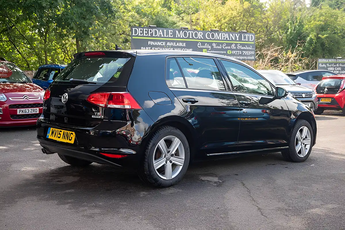 Used 2015 Volkswagen Golf Match Bluemotion Tech Deep Black Pearl - Interior and Exterior details 8