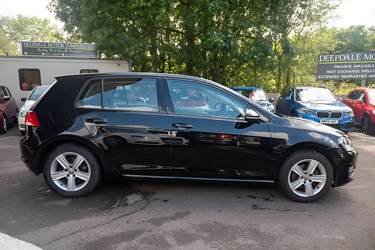 Used 2015 Volkswagen Golf Match Bluemotion Tech Deep Black Pearl - Interior and Exterior details 9