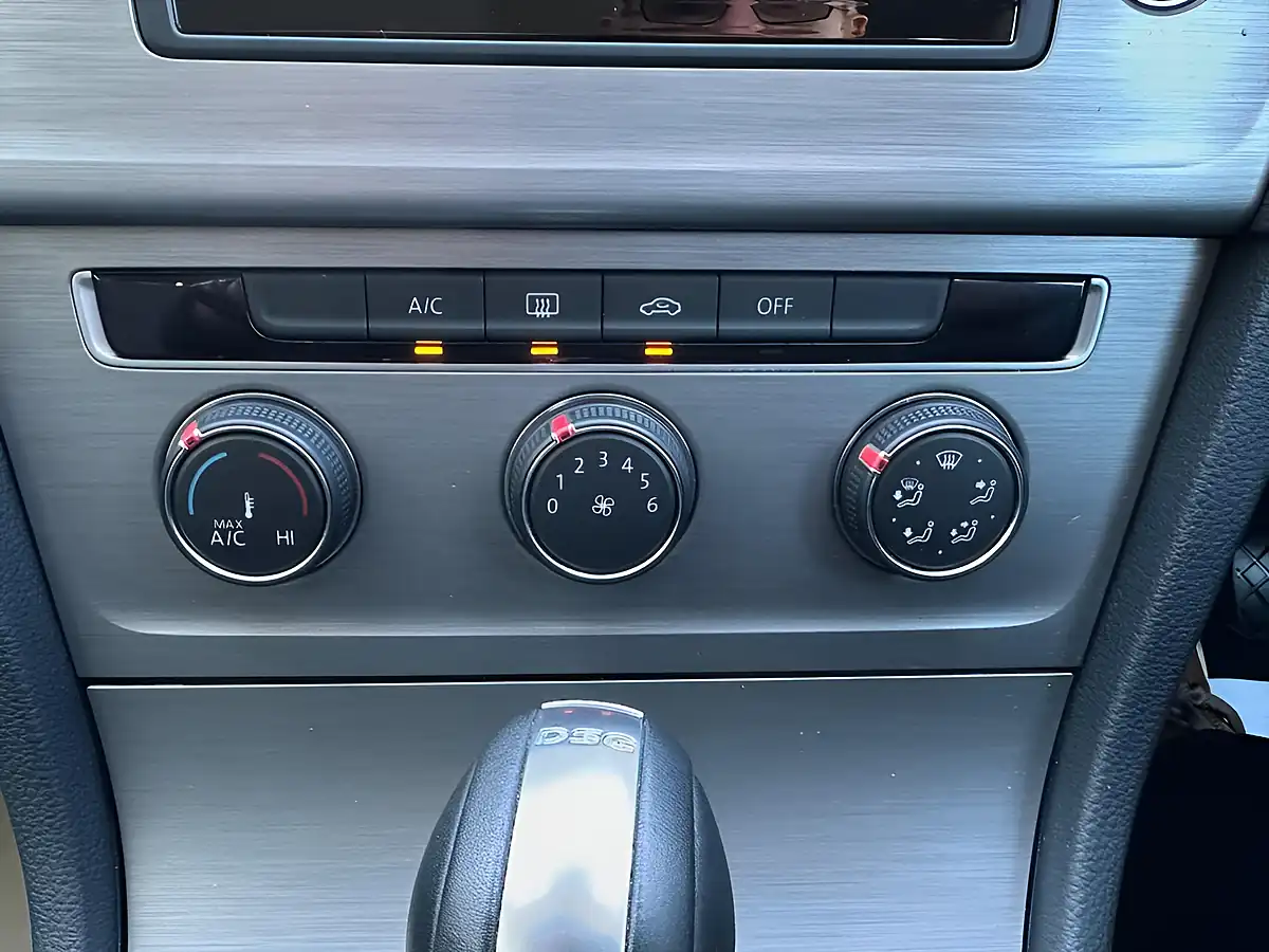 Used 2015 Volkswagen Golf Match Bluemotion Tech Pacific Blue - Interior and Exterior details 14