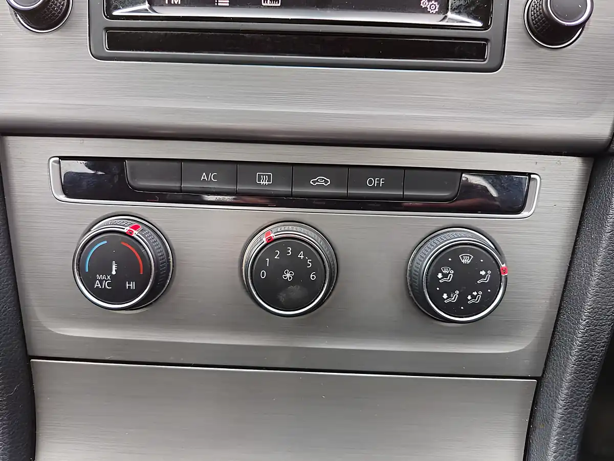 Used 2015 Volkswagen Golf Match Grey - Interior and Exterior details 20