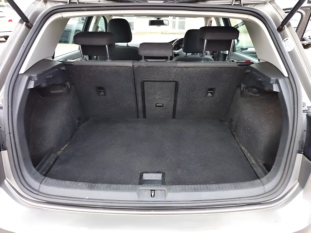 Used 2015 Volkswagen Golf Match Grey - Interior and Exterior details 9