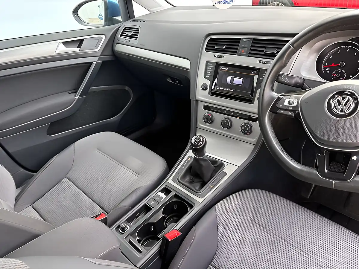 Used 2015 Volkswagen Golf Match Pacific Blue - Interior and Exterior details 10