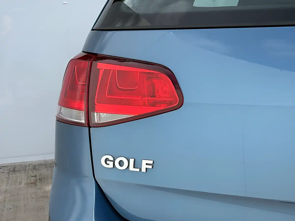 Used 2015 Volkswagen Golf Match Pacific Blue - Interior and Exterior details 13