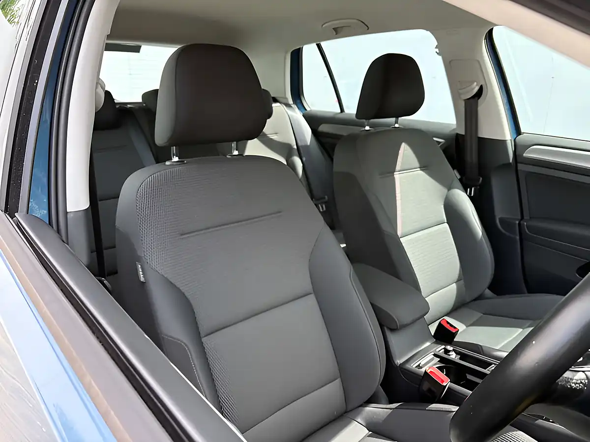 Used 2015 Volkswagen Golf Match Pacific Blue - Interior and Exterior details 5
