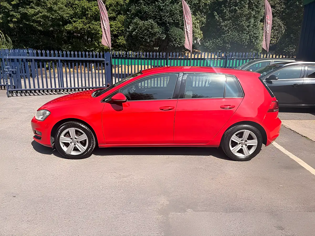 Used 2015 Volkswagen Golf Match Red - Interior and Exterior details 8