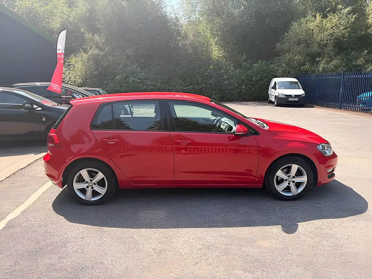 Used 2015 Volkswagen Golf Match Red - Interior and Exterior details 9