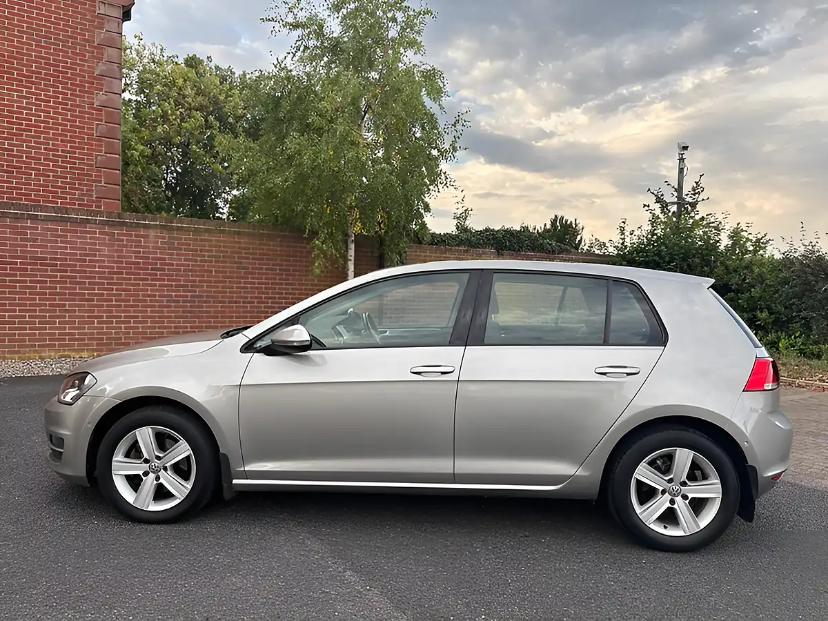 Used 2015 Volkswagen Golf Match Silver - Interior and Exterior details 10