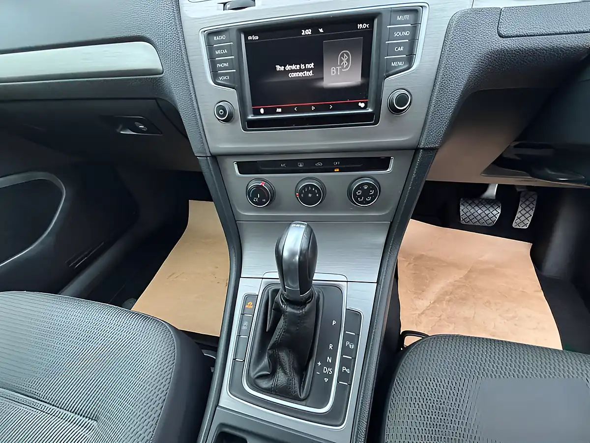 Used 2015 Volkswagen Golf Match Silver - Interior and Exterior details 12