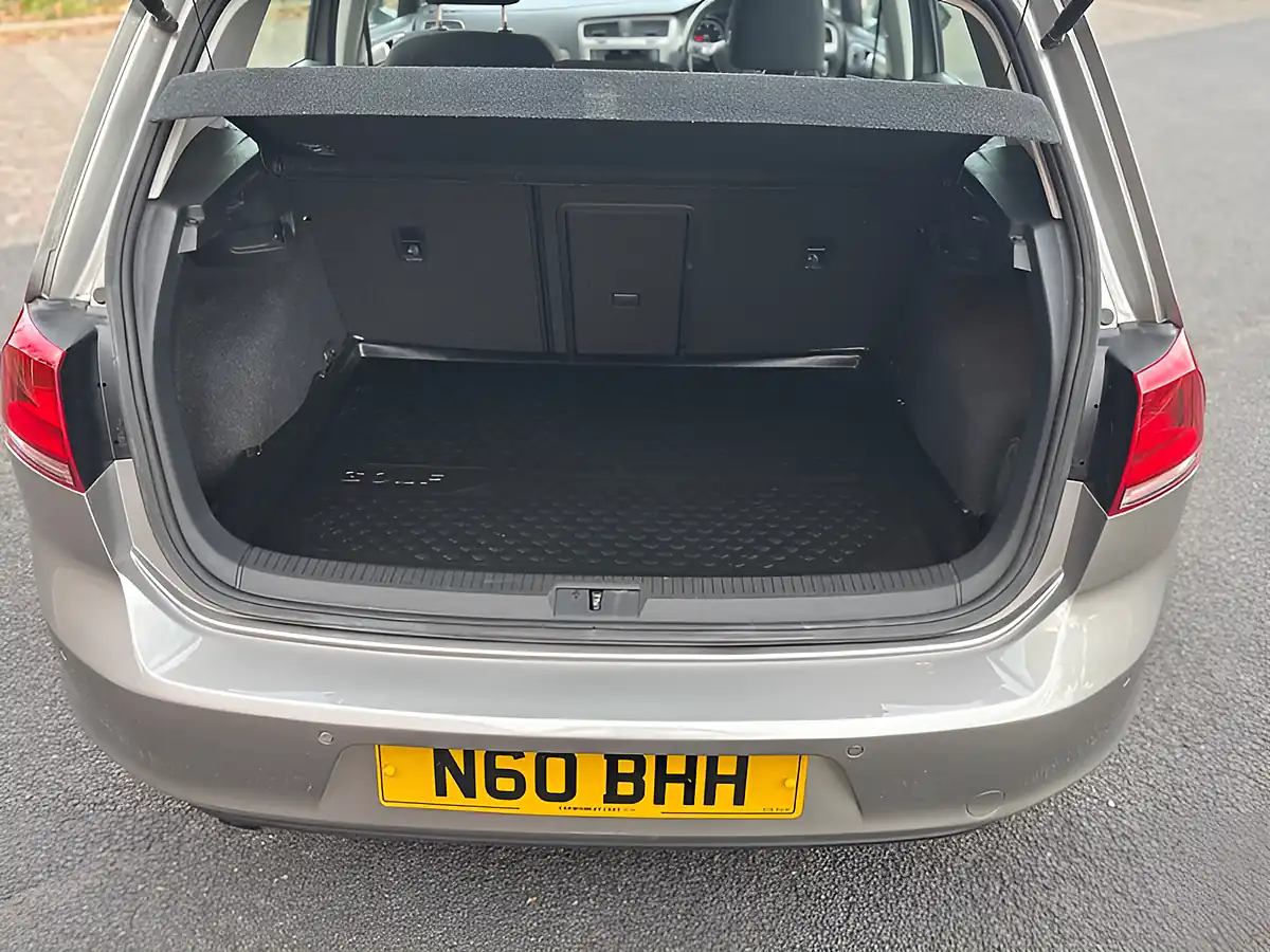 Used 2015 Volkswagen Golf Match Silver - Interior and Exterior details 8